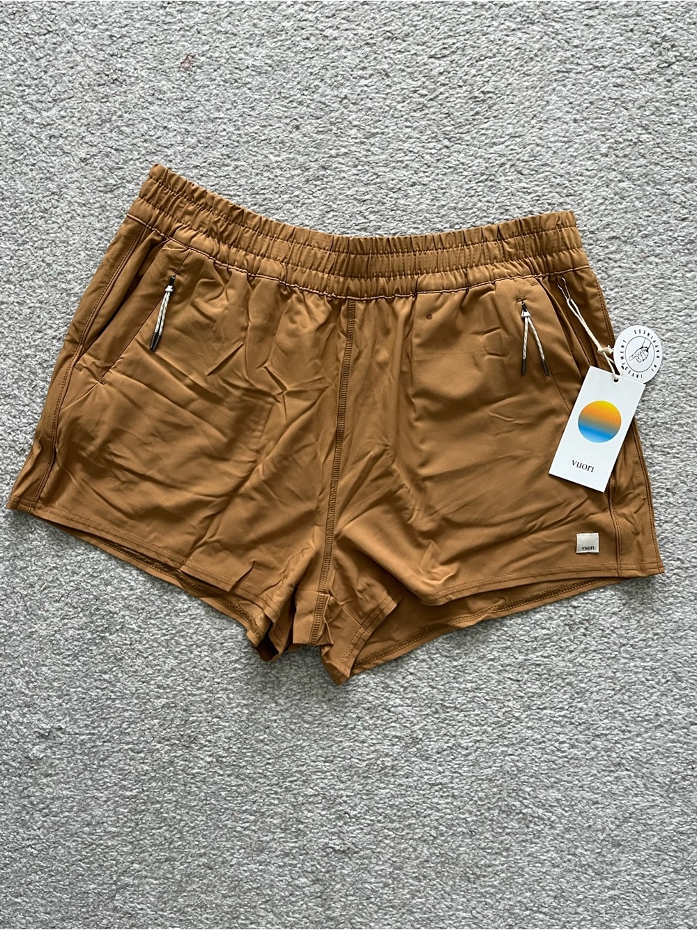 NWT Vuori Dash Performance Shorts in Dark Golden Size XL